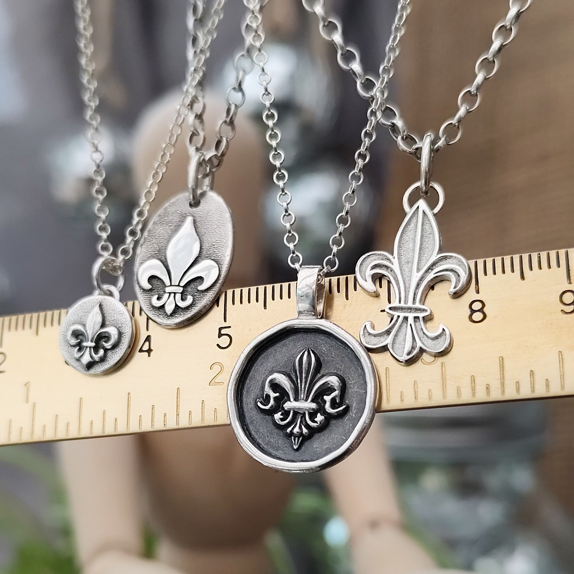 Kettenanhänger Fleur de Lis, recyceltes Silber, handgefertigt