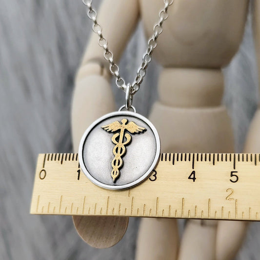 Kettenanhänger "Äskulapstab" aus recyceltem Silber