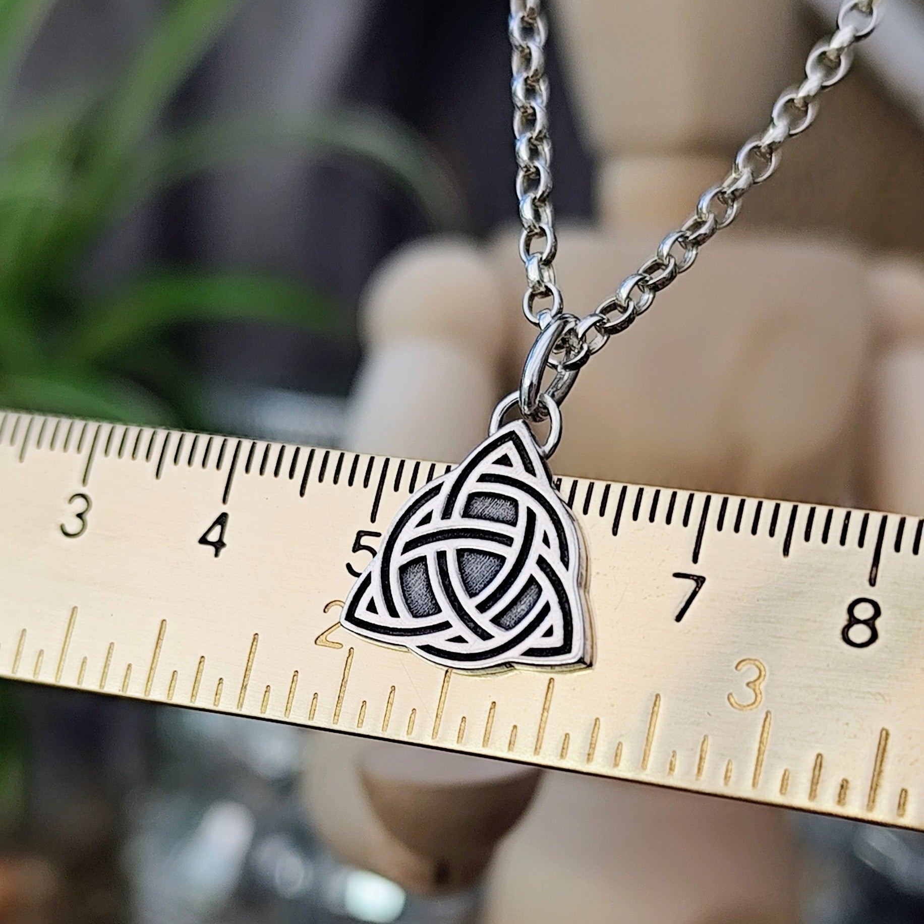 Kettenanhänger "Keltischer Knoten Triquetra" aus recyceltem Silber