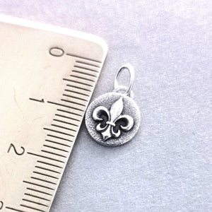 Kettenanhänger "Fleur de Lis" Lilie aus 925er recyceltem Silber, Handgefertigt