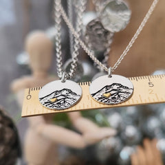 Kettenanhänger Berge "Bergliebe" aus recyceltem 925er Silber, handgefertigt