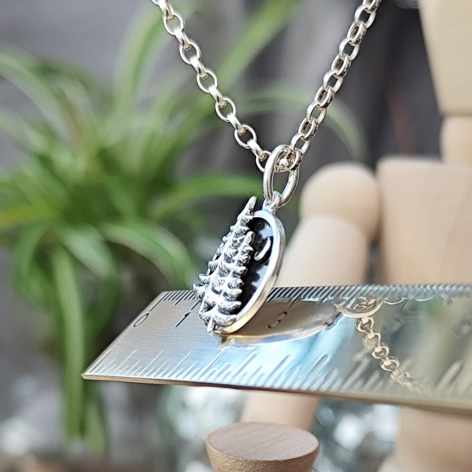 Kettenanhänger "Tannen im Mondschein" Shadowbox, recyceltes Silber, handgefertigt