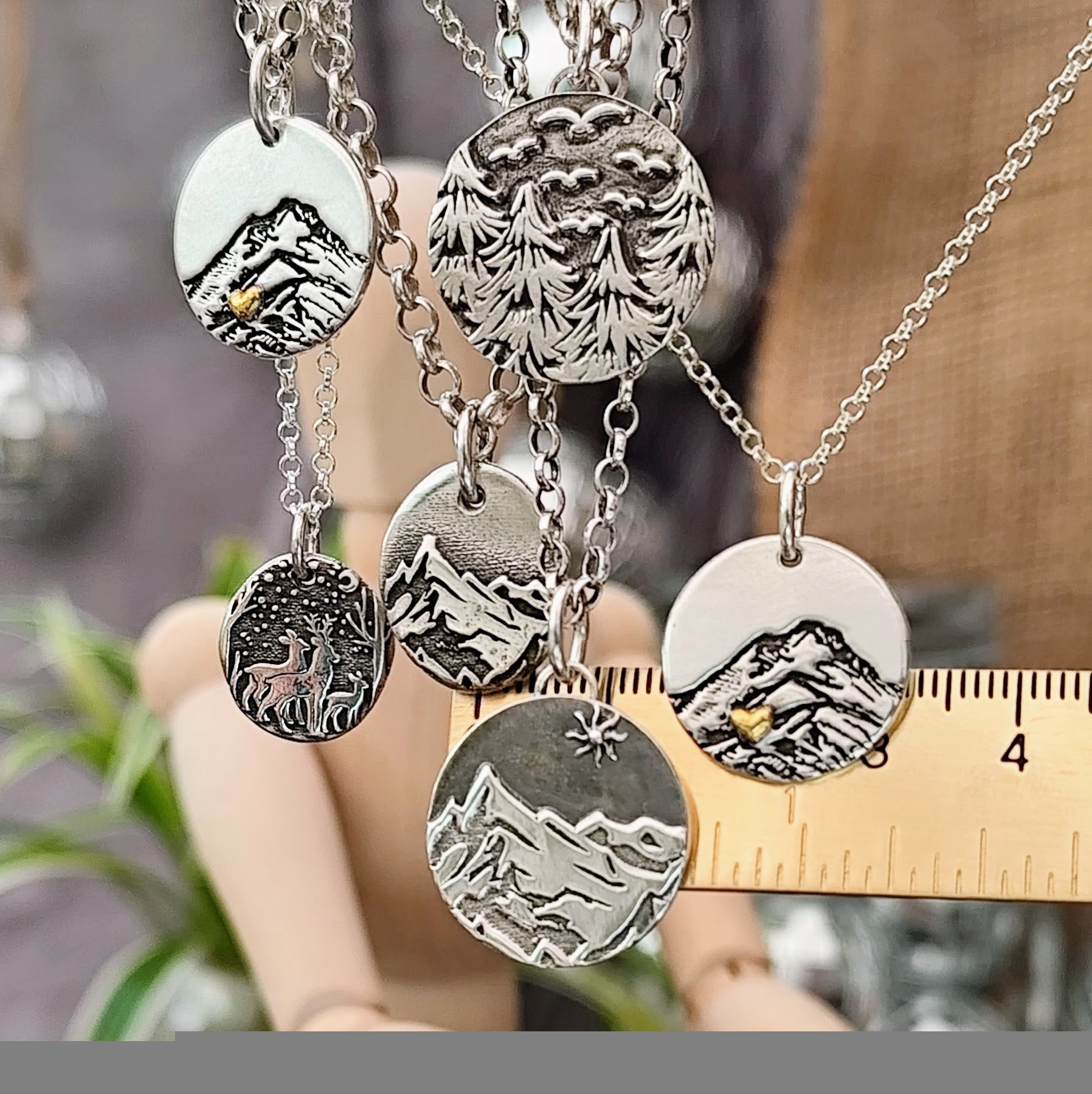 Kettenanhänger "Vögel über´m Tannenwald" aus recyceltem Silber