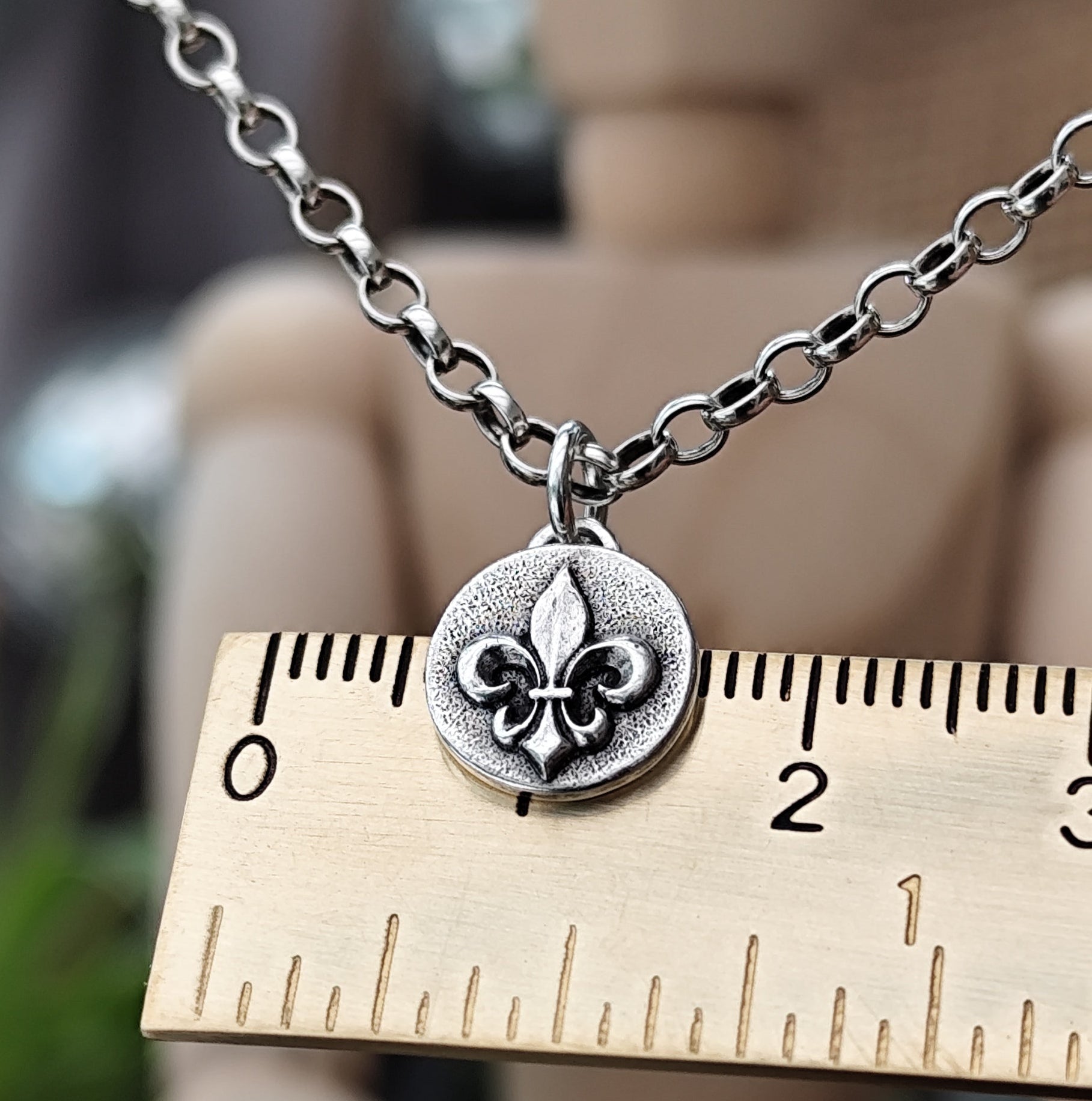 Kettenanhänger "Fleur de Lis" Lilie aus 925er recyceltem Silber, Handgefertigt