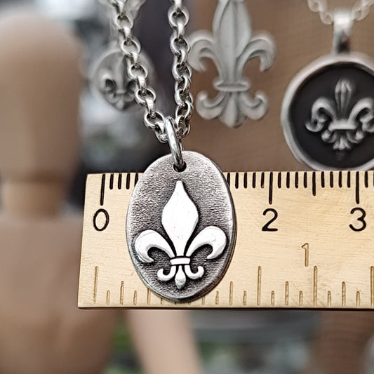 Kettenanhänger Fleur de Lis, recyceltes Silber, handgefertigt