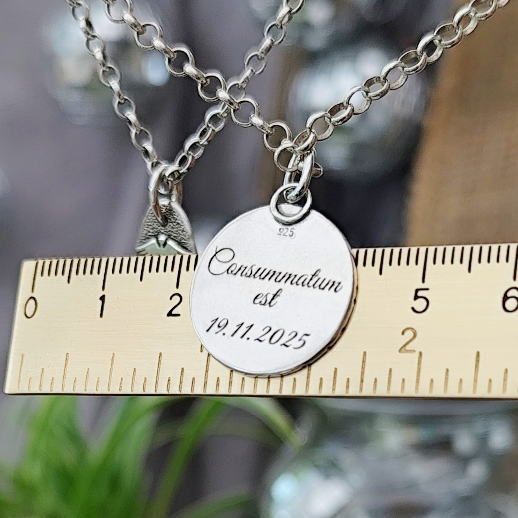 Kettenanhänger "Äskulapstab" mit Gold, rustikal, aus recyceltem Silber