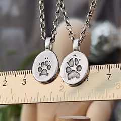 Kettenanhänger mit eigenem Pfotenabdruck "Nugget", handgefertigt mit recyceltem Silber