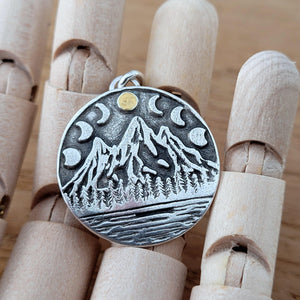 Kettenanhänger "Berge mit Mondphasen" recyceltes Silber, handgefertigt - animoART
