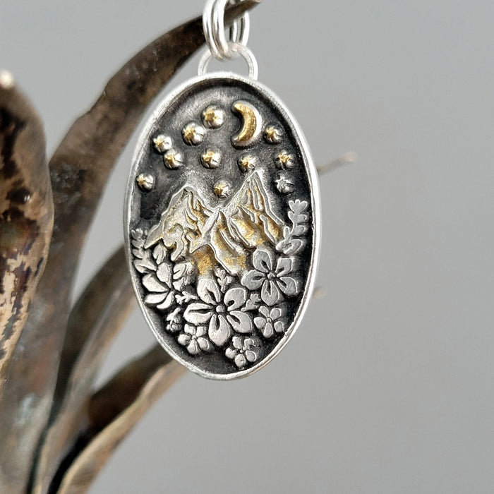 Kettenanhänger "Blumen-Berge mit Mondschein" recyceltes Silber, handgefertigt