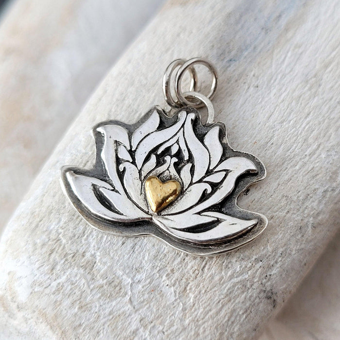 Kettenanhänger "Lotusblüte mit Herz" recyceltes Silber, handgefertigt