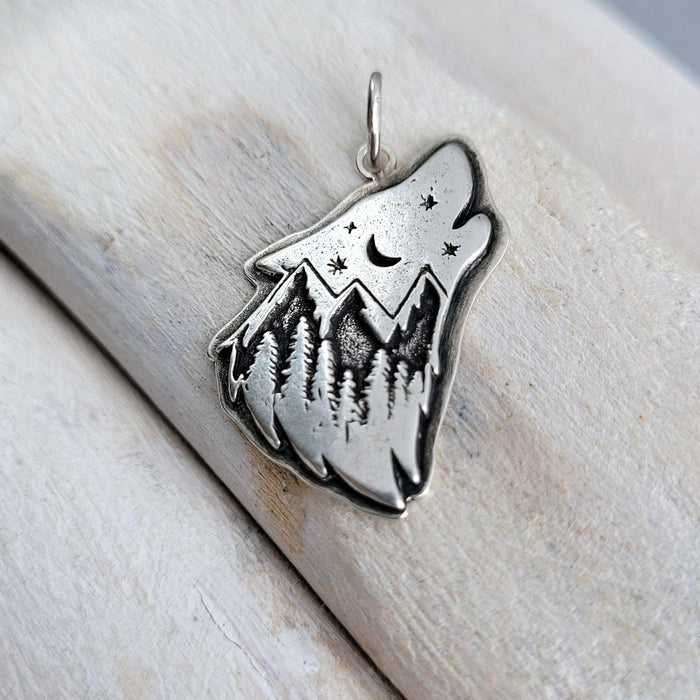 Kettenanhänger "Wolf im Wald" recyceltes Silber, handgefertigt
